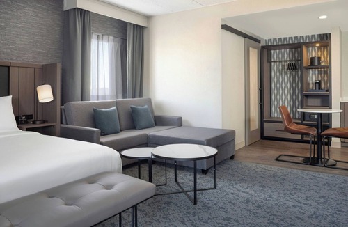 Framingham Hotel | Renaissance Framingham Hotel & Conference Center