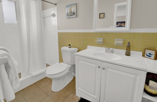 Crescent Beach Condo | Renovated 2 BDR Bungalow Steps to Beach w/ Kitchen