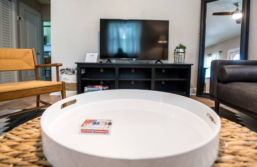 Murray Hill House | Renovated 3BR/3BR Home near Murray Hill - Sleeps 8