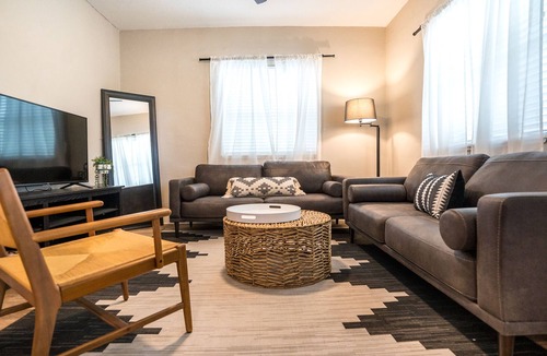 Murray Hill House | Renovated 3BR/3BR Home near Murray Hill - Sleeps 8