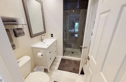 Vauxhall Condo | Renovated, bright and sunny 2 Bedroom / 2 Bathroom w/ seperate Den/ office space