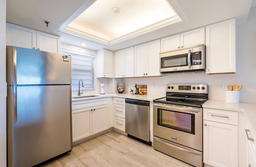 Sarasota Condo | Renovated Coastal Retreat - Private Beach access