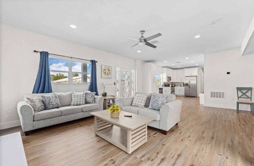 Bradenton House | Renovated home, private pool, screened patio, & WD