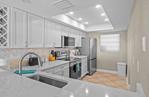 Bradenton Beach Condo | RENOVATED & UPDATED AFTER HURRICANES - ON WHITE SUGAR SAND BEACH - HEATED POOL