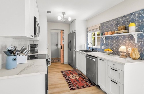 Mount Dora Apartment | Rental Includes Entire Property- Both Units! Stay in a freshly renovated Mount Dora duplex with two private 1BR/1BA units. Perfect for traveling together while enjoying your own space—7 Min walk to Downtown, shops, and restaurants.
