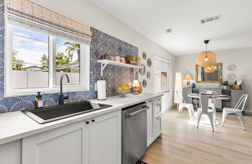 Mount Dora Apartment | Rental Includes Entire Property- Both Units! Stay in a freshly renovated Mount Dora duplex with two private 1BR/1BA units. Perfect for traveling together while enjoying your own space—7 Min walk to Downtown, shops, and restaurants.