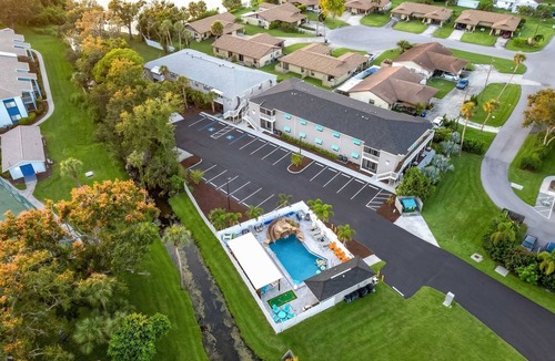 South Bradenton Condo | Resort Condo · Heated Pool w/ Slide · Near Beaches