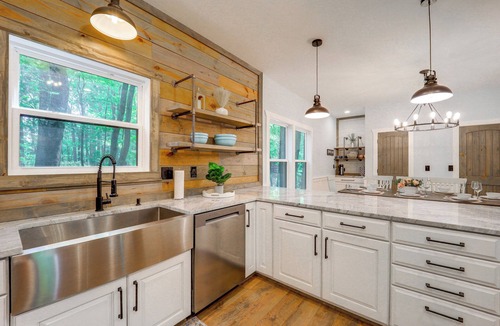 Deep Gap House | Resort Perks & Game Room! Group Escape in Deep Gap