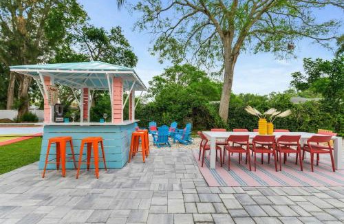 Seminole House | Resort Style Backyard Pool Sport Court Putt Putt