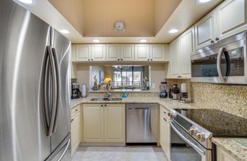 Trailer Estates House | Resort-Style Condo 6 Mi to Bradenton Beach!