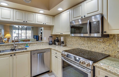 Trailer Estates Condo | Resort-Style Condo 6 Mi to Bradenton Beach!