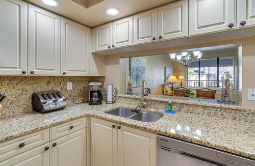 Trailer Estates Condo | Resort-Style Condo 6 Mi to Bradenton Beach!