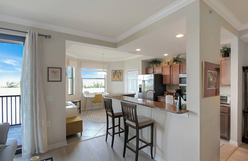 Bradenton Condo | Resort style lakefront condo in River Strand - Golf membership included - Florida Sunshine