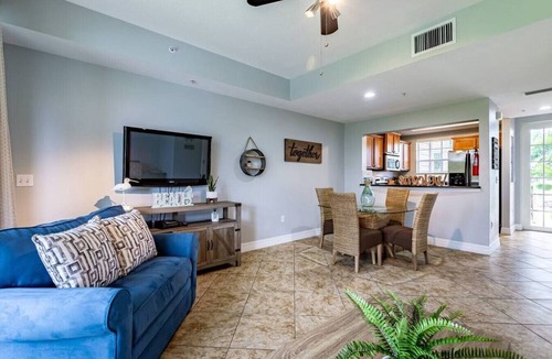 Ruskin Apartment | Restaurants, Pools, Private beach, Hot Tub, Piers, Game Room, Playground & More!