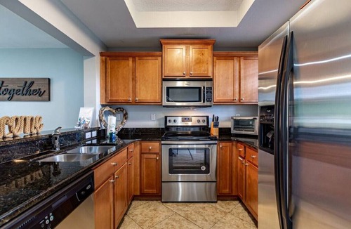 Ruskin Apartment | Restaurants, Pools, Private beach, Hot Tub, Piers, Game Room, Playground & More!
