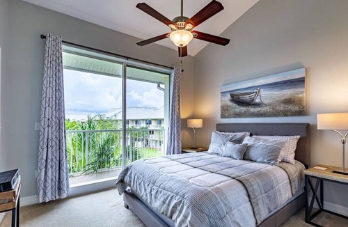 Ruskin Apartment | Restaurants, Pools, Private beach, Hot Tub, Piers, Game Room, Playground & More!