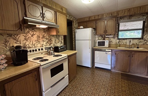 Newton House | Retro Cottage Farmstay Mid-term Comfort for Family Relocations/Professionals