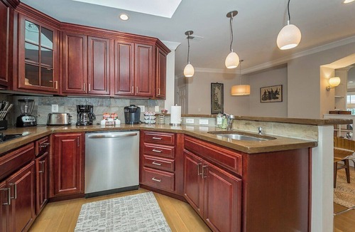 Mount Adams Condo | Retro Modern 2 Bdrm 2 Bath Condo