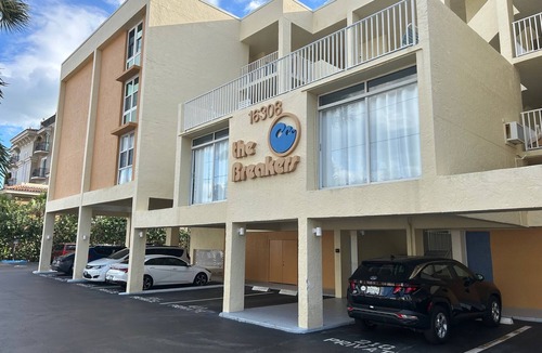 Redington Beach Condo | Right on the Beach, 2 bedroom Condo. Beautiful sunsets on Redington Beach