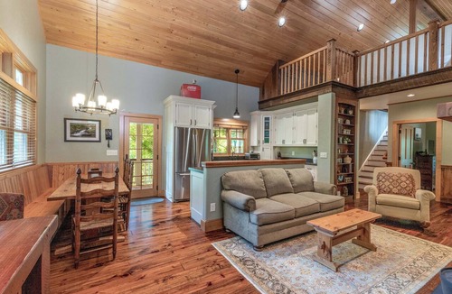 Cullowhee Cottage | River Cats Cottage - Close to Western Carolina University - Private River Access