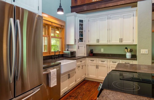 Cullowhee Cottage | River Cats Cottage - Close to Western Carolina University - Private River Access