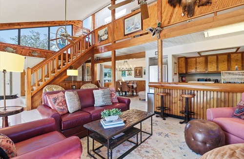 Homosassa House | River Reach - 3 Bedroom - Waterfront Retreat with Large Dock, Bar & Fire Pit