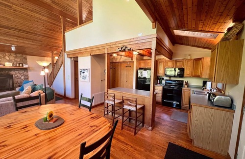 Boone Ski Chalet | River Ridge B-28 Riverfront, firepit, jacuzzi.