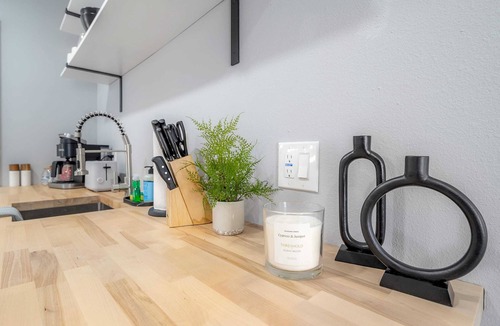Old Seminole Heights Apartment | "Riverbend Gem" - Studio|Courtyard|TPA Heights