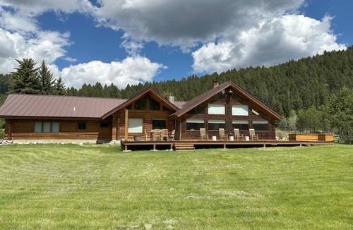 Gallatin Gateway Cabin | RIVERfront Cabin under the BIG SKY