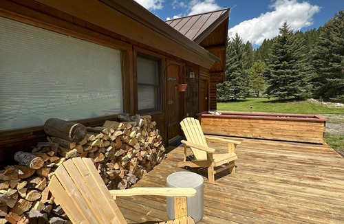 Gallatin Gateway Cabin | RIVERfront Cabin under the BIG SKY