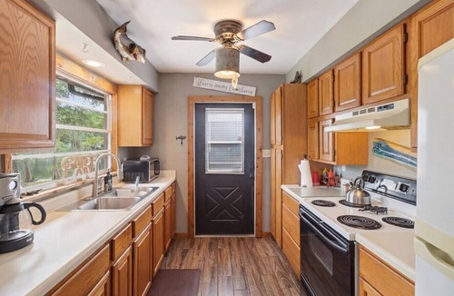 Bushnell Cabin | Riverfront Cabin w Screened Patio & Fire Pit!