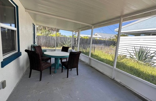 Tropic House | Riverfront Cozy 1-bedroom B
