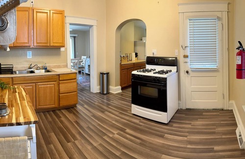 Grafton House | Riverfront Escape - Firepit, Lawn Games & Summer Adventures!