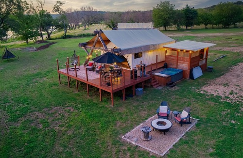 Marble Falls Cabin | Riverfront | Glamping| Yurt | Hot Tub | Firepit | Kayaks