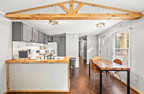 Walland Cottage | Riverfront w/Grill + Fire Pit | Close to GSMNP!