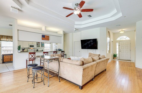 Riverview House | Riverview Home w/Screened Pool ~ 1 Mi to Marina!