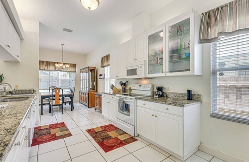 Riverview House | Riverview Home w/Screened Pool ~ 1 Mi to Marina!