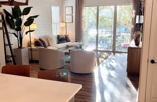 Downtown Tampa Condo | Riverwalk Condo 1 Bedroom Suite Balcony Water Views