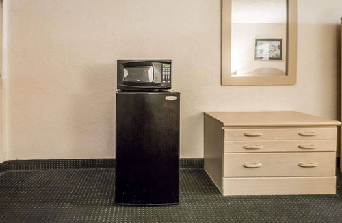 Gainesville Hotel | Rodeway Inn Gainesville - University Area