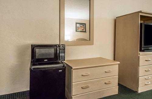 Gainesville Hotel | Rodeway Inn Gainesville - University Area