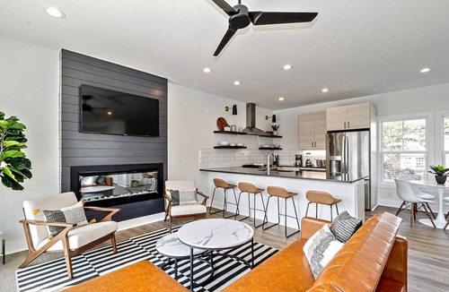Northeast Virginia Beach Villa | Rooftop Deck with View of the Ocean at Pacific