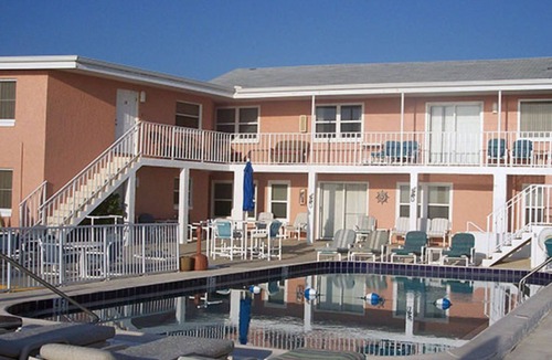 South Peninsula Historic District Apartment | Room 16-Three Bedroom Oceanfront w/balcony
