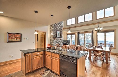 Wolf Laurel House | Roomy Mars Hill Townhome w/Deck + Mtn Views!