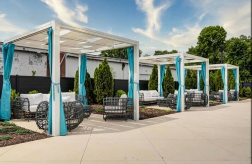 South Richmond Apartment | Root & Bloom - 2bd/2ba