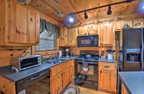 Murphy Cabin | Rural Murphy Cabin - Yard, Hot Tub & Fire Pit