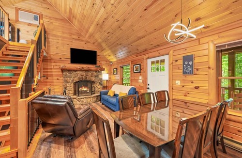 Oakland House | Rustic 2BR Cabin - HOT TUB & Fireplace - Oakland
