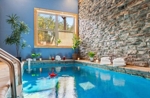 Sevierville Ski Chalet | Rustic Mountain Retreat by Ghosal Luxury Lodging