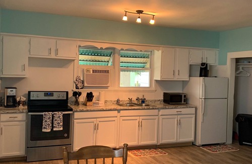 Willoughby Spit House | Rustic Ocean View Beach House - BEST Location in Ocean View! 2 bed/1 bath House