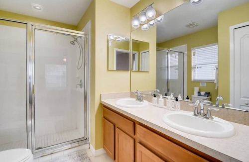 Sun City Center Apartment | Safe + Cable TV + Crib + Deep Clean Parking