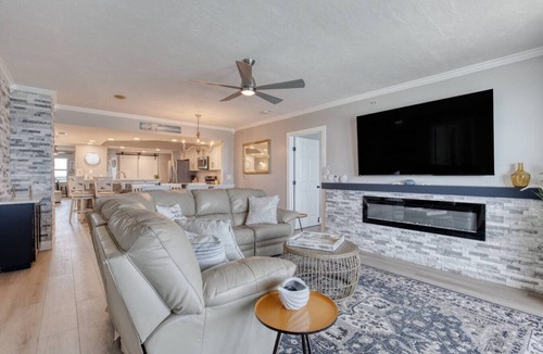 Daytona Beach Condo | Salty Oceanfront Luxury Condo | Pools & Hot Tubs